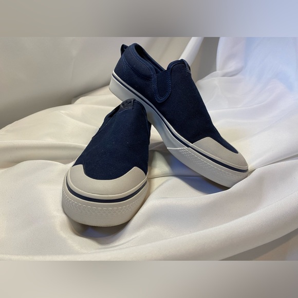 Adidas slip-on canvas shoes - Picture 3 of 8